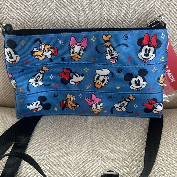 New with tags Mickey and friend Harvey’s seatbelt bags hippack - Picture 2 of 5